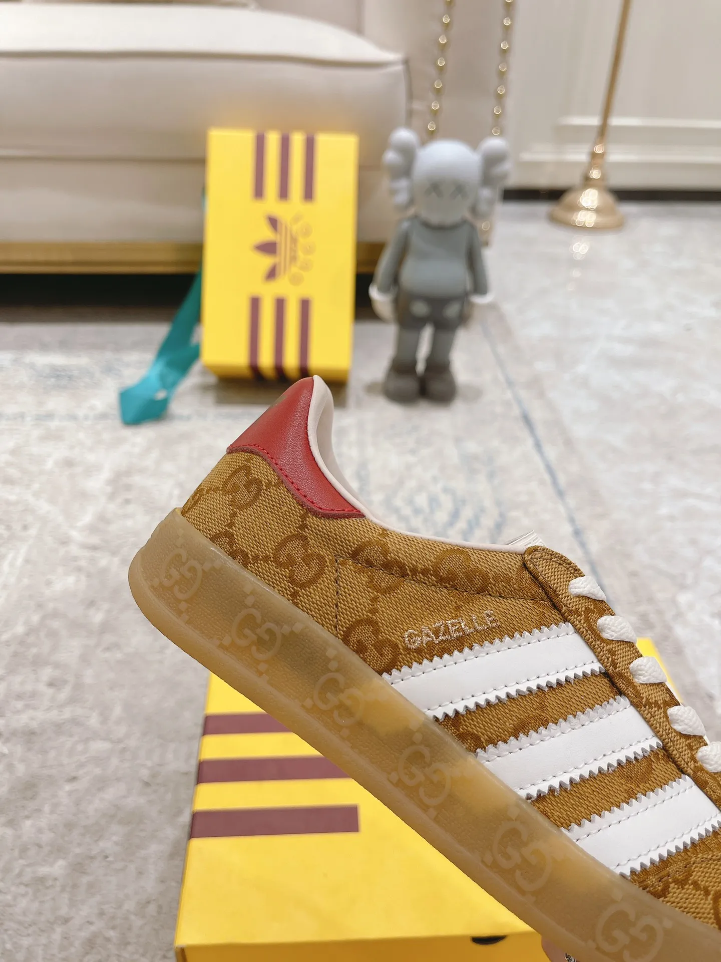 👟👟Ex-factory price 480👟👟 Gucci Adida S Gucci clover co-branded Italian 2022 Fashion Week catwalk model Dexun shoes casual shoes exclusive first release #Correct splicing co-branded shoe box with shoelaces included Synchronous counter #Gucci/Adida splicing cloth dust bag #Integration of two luxury brand elements T👟👟Ex-factory price U soft bottom The original version is the same. Size: 35-40 for women and 39-45 for men.